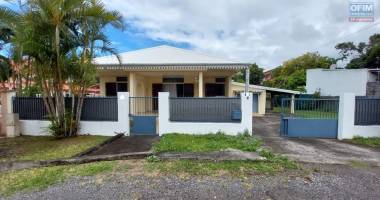 a vendre une f4 sur un terrain de 555m2 a sainte clotilde.