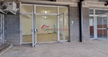 local d'activite / commercial en z.a. saint-pierre