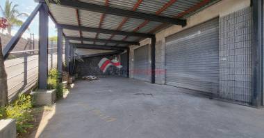local d'activite / commercial en z.a. saint-pierre
