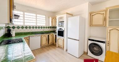 a vendre - joli t4 - 1 er étage - refait à neuf +coursive+park