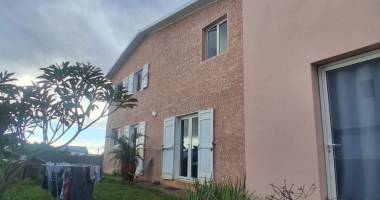 a louer maison à étage de type f4 à saint-gilles les hauts