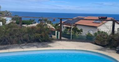villa familiale avec vue mer, piscine et bungalow indépendant