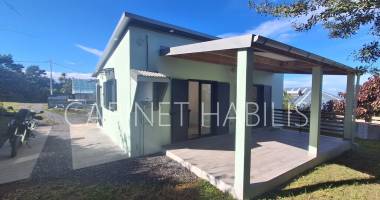 a louer - maison f3 d'environ 50.99 m2 - saint-joseph - 897 €