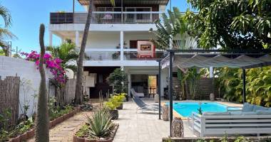 vente fonds de commerce / droit au bail :  hébergement touristique - villa f7 avec dépendances et piscine saline les bains -  réunion
