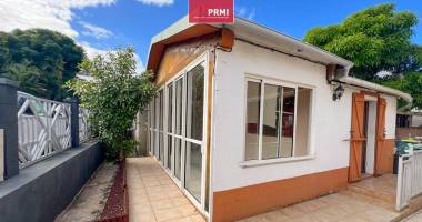 maison de plain-pied 3 pièces à rénover avec terrain de 125 m² dans un environnement calme