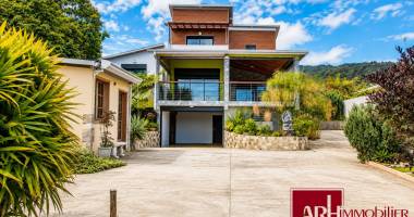 a vendre - À l'entre-deux  villa de 220 m² avec jolie vu