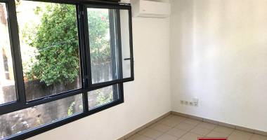 a vendre beau f1 au calme - loué - bas des rampes de st franço