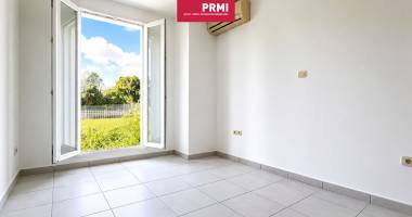 sainte-marie / grande montée : appartement t2 avec jardin et parking