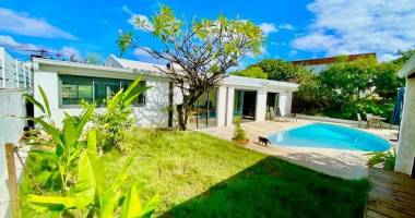 villa de charme  avec piscine au coeur de ville de saint pierre à vendre
