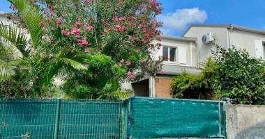 À vendre : maison t3 (70 m²) + terrasse et jardin à saint-louis, idéale en résidence principale.