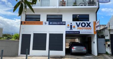 vente d'un local commercial de 45 m² à saint-pierre (97410), en centre-ville, climatisé et avec stationnement.