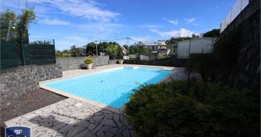 vente d'un appartement t3 (60 m²) avec jardin et piscine à le tampon, idéalement situé au rez-de-chaussée !