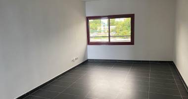 vente d'un studio t1 (27 m²) au tampon, résidence sécurisée avec ascenseur.