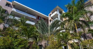 À vendre, appartement t3 de 58 m² à saint-pierre, idéalement situé, avec terrasse 2 chambres et 2 places de parking, en exclusivité !