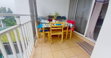 vente d'un appartement t2 de 40 m² avec varangue de 9 m², vendu avec locataire en place.