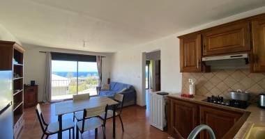 À vendre à manapany les bains : appartement t3 lumineux de 56 m² au dernier étage avec vue mer