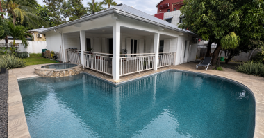 À louer   superbe villa t4 avec piscine   front de mer, baie de saint-paul