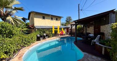 À louer  superbe villa t4 bis meublée entièrement climatisée avec piscine et vue nature