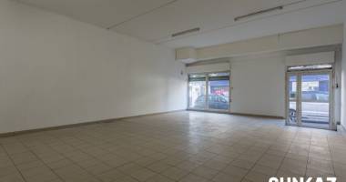 saint pierre centre - local commercial 70 m²- loyer 1 300  h