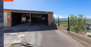 a louer- st pierre-local commercial 120 m²+stationnements-zone