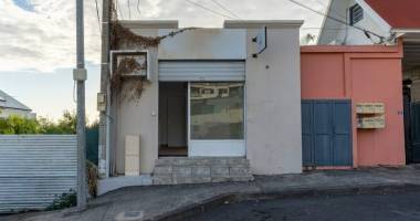 a louer à saint-pierre local commercial ou professionnel de 40