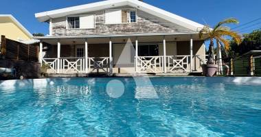 villa 6 chambres ste suzanne