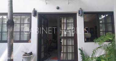 a vendre - villa t5 - 243.71 m2 environ s.totale - saint denis - 930 000 €