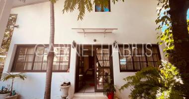a vendre - villa t5 - 243.71 m2 environ s.totale - saint denis - 930 000 €