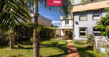 À vendre  magnifique appartement t4 avec jardin, piscine - ligne des bambous