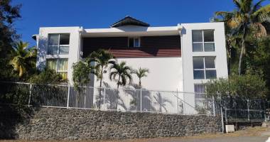 a vendre - boucan - t3 varangue vue mer + studio indépendant - 578947 euros
