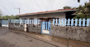 a vendre - une maison f4 a renover de 89.10 m2 environ   saint-joseph   212 000 €
