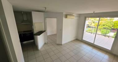 a vendre un appartement t2 de 45m2 dans la résidence les flamboyant saint-denis ville reunion