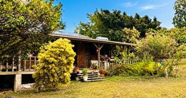 belle maison atypique à 5m de la plage de bois jolan - sainte anne