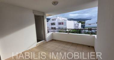 a louer - appartement t3 - d'environ  63 m2 - sainte-clotilde - loyer : 960.00 €