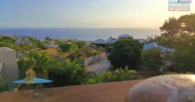 a vendre maison f4 de 180 m2 de surface avec piscine et vue mer a st leu