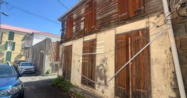 maison de ville à rénover entièrement   centre-ville de basse-terre