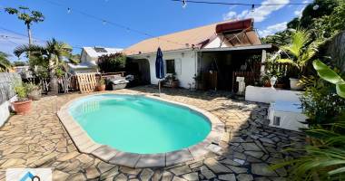 saint joseph 97480 - villa avec piscine - beaux volumes - rendement locatif - proche de toutes commoditÉs