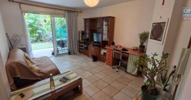 a vendre magnifique appartement f2 avec jardinet privatif dans résidence avec piscine le tampon 400