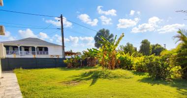 bas de villa + jardin - le moule