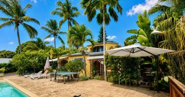 belle opportunité ! villa t4 + 4 bungalows t3 + 1 studio à saint gilles les hauts