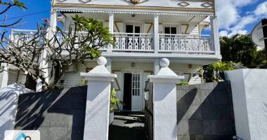 saint joseph 97480 - villa authentique - plein centre ville - potentiel indeniable