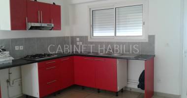 a louer - studio bis d'environ 47.19 m2 - saint-pierre - 680,00 € + 60,00 € de charges