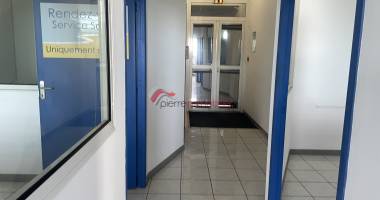 local à usage commercial, professionnel ou de bureaux de 74m2 - hyper centre de saint-pierre