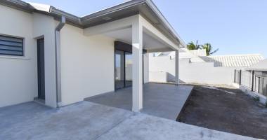 villa neuve en location nue à sainte-clotilde