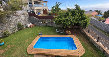 À vendre   villa avec piscine et belle vue mer à bellemène st paul