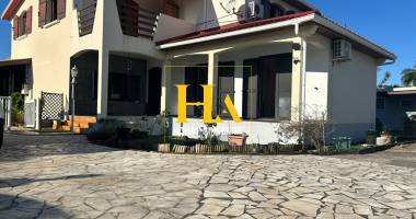 villa f6 avec piscine + maison f3 sur terrain de 1261m2