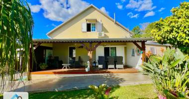 saint pierre 97410 - villa f4 en parfait etat - beaux volumes - varangue - garage - quartier calme