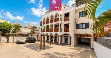 saint-denis / carre d'or - 2 locaux commerciaux + parkings, investissement locatif