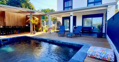 villa 5 pièces d'une superficie totale de 327 m2