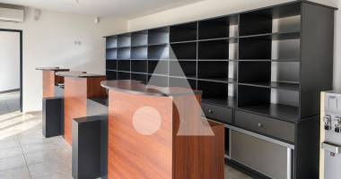 local commercial saint pierre 130 m2